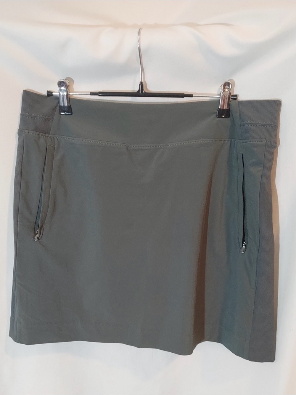 Athleta Women’s Olive Green Athletic Skirt Large Golf Casual Comfy
